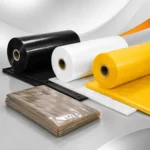 Bobinas de lonas plásticas de polietileno nas cores preta, branca e amarela, além de lona reciclada canela dobrada, para aplicações industriais e proteção de materiais.