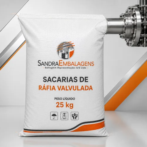 Saco de ráfia valvulado conectado ao bocal de uma máquina de envase industrial para ensacamento automático de fertilizantes, calcário, rações, sementes, resinas e produtos em pó.