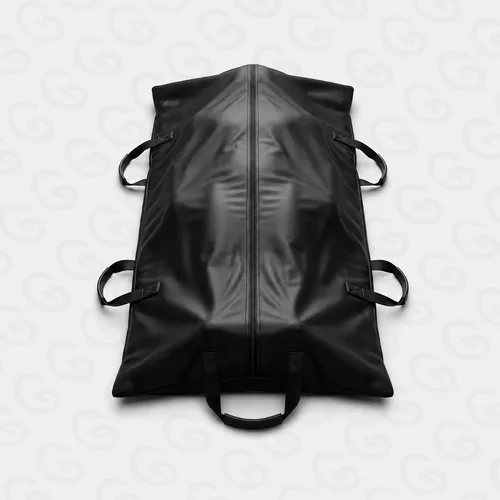 Saco de óbito preto impermeável com zíper central e seis alças reforçadas, apresentado em fotografia de estúdio sobre o fundo padrão da Sandra Embalagens.