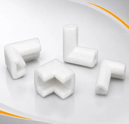 Cantoneiras de polietileno expandido (EPE) para proteção de cantos de móveis, vidros, portas e produtos durante transporte e armazenamento.