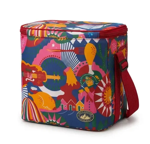 Bolsa térmica personalizada com estampa colorida estilo folk e alça vermelha, isolada em fundo branco.